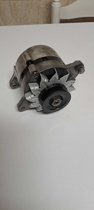 Alternadores -Um para Citroen 2CV, outro para Toyota Corolla Clássico