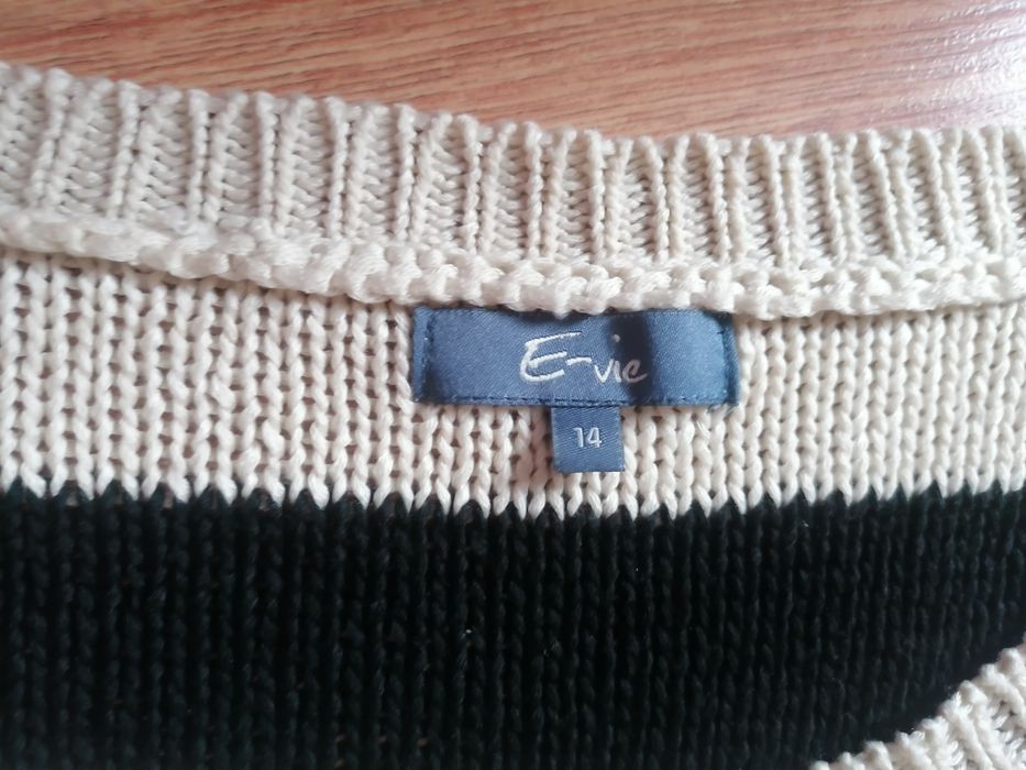 Sweter w paski biało-czarne  damski