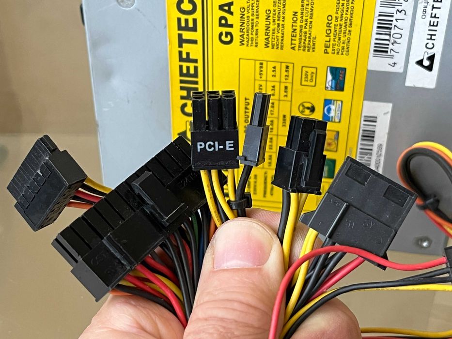 Блоки питания 350-400Вт.