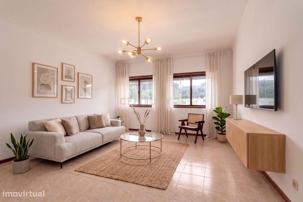 Apartamento T2 +1 com Varanda e Box fechada — Canelas, Porto