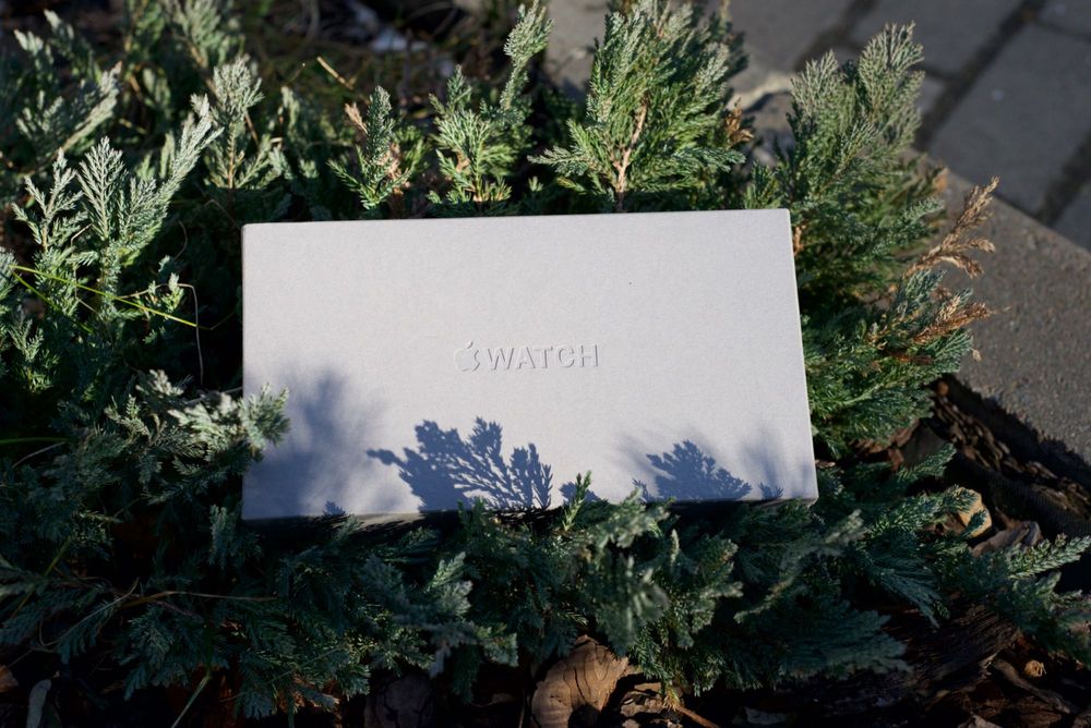 Watch Ultra 2 49mm Black Titanium Black Trail Loop M/L 2024 (MX4V3)