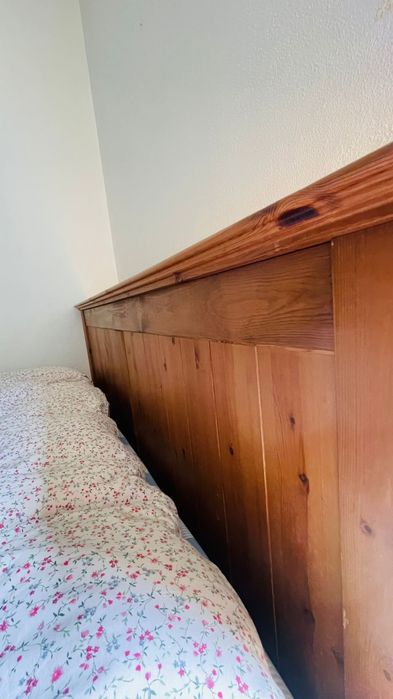 cama de casal em madeira maciça(com colchão)