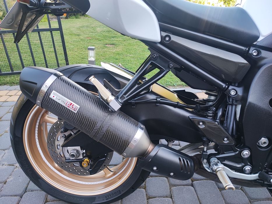Piękna Yamaha FZ8 carbon