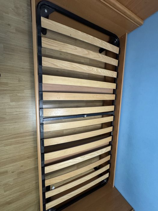 Кровать с матрасом