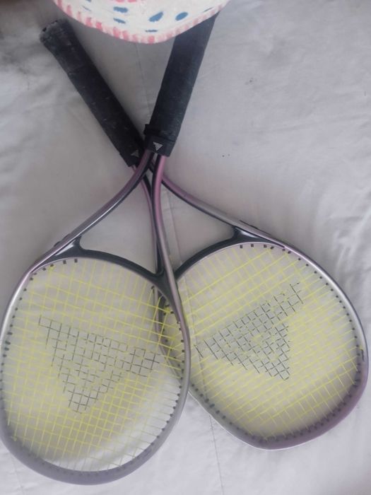 Duas raquetes de tênis