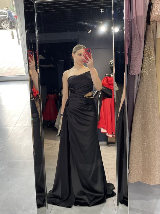 Плаття випускне.