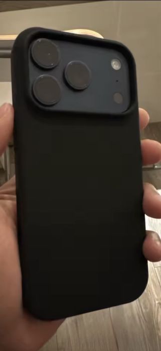 Nowe etui iphone 17 pro magnetyczne silikonowe plecki czarne gumowe