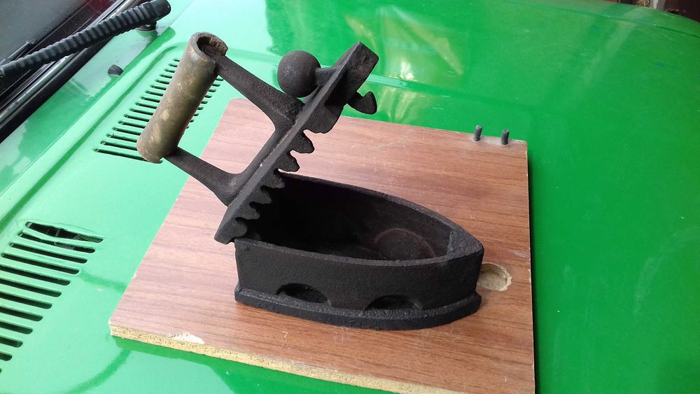 Утюг на углях. Отлиное ссостояние.