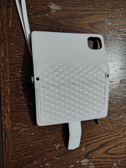 Nowe Etui iPhone 11 typu portfel.