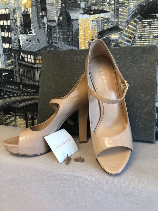 Продам новые лакированые туфли Via Spiga 8,5 размер