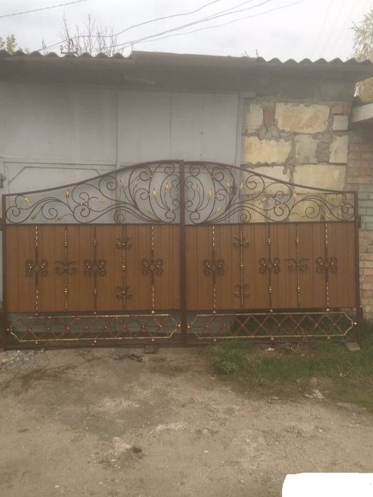 Ворота та ковані вироби різної складності. Готові ковані  ворота.