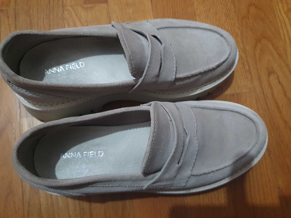 Sapatos de pele genuína