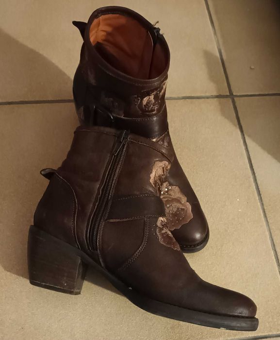 Botas de couro tam. 36