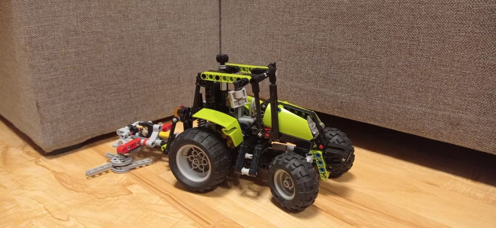 LEGO technic 9393 traktor