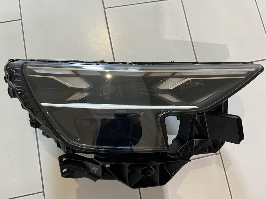 Фара права Audi Q8/SQ8 4M8941086