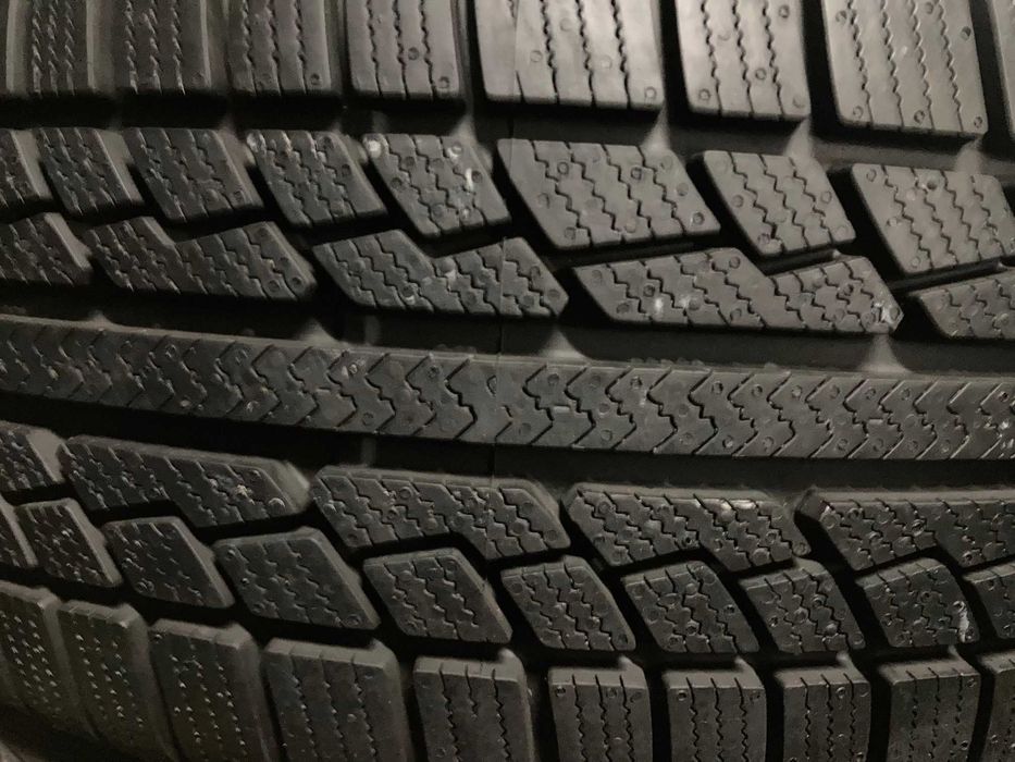 Opony nowe zimowe215/45R17Achilles