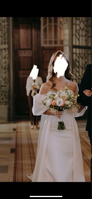 Suknia ślubna rybka z trenem i bufkami gładka satyna