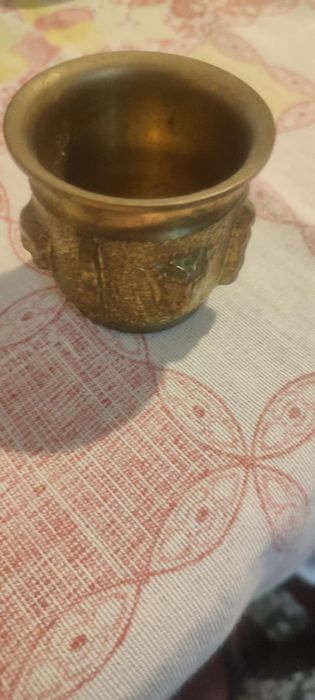 Recipiente em bronze com relevo - Vintage
