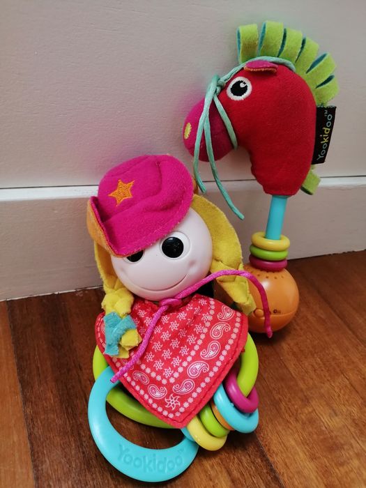 Conjunto cowgirl e Cavalo roca com som