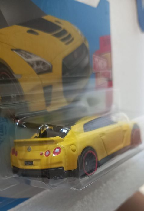17 nissan GT-R R35 hot wheels