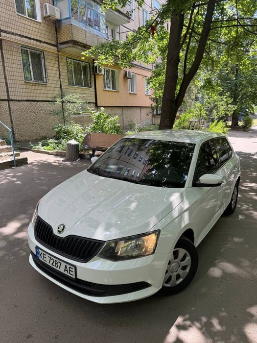 Skoda fabia 2017 год в ИДЕЛАЬНОМ состояинии  НЕ КРАШЕНА