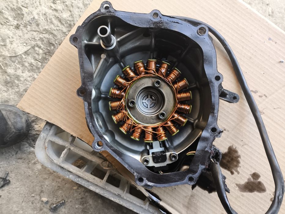 Suzuki sv 650 alternator dekiel 2004