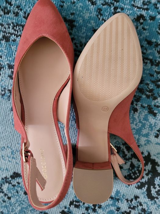 Czółenka na słupku GRACELAND