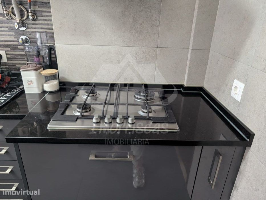 Apartamento T2 luminoso com varanda em Odivelas