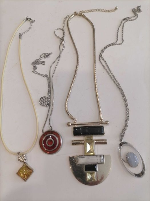 Lote de Bijuteria - Colares, Brincos e Pulseira