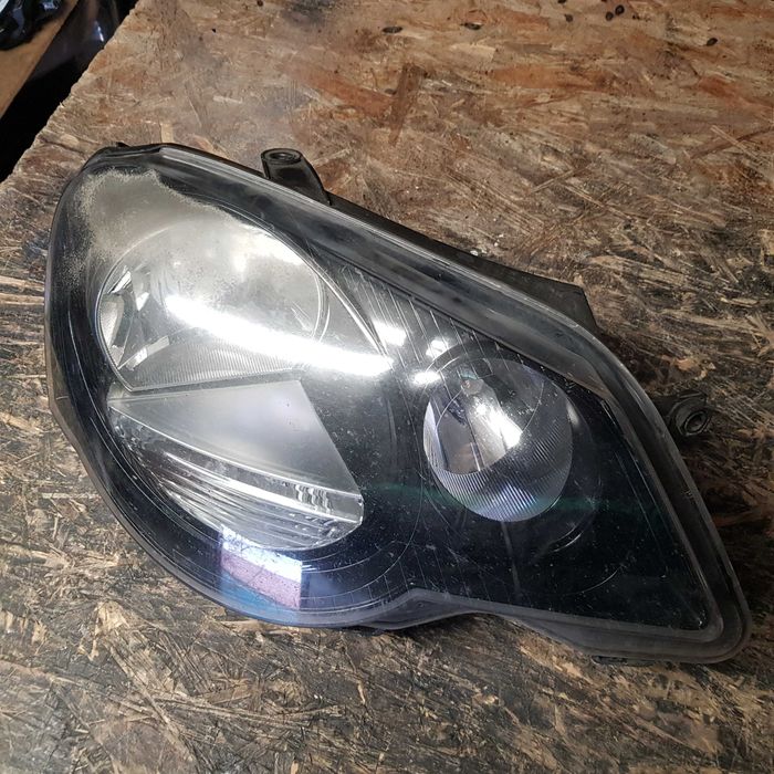 lampa przód VW Polo 4 6Q1