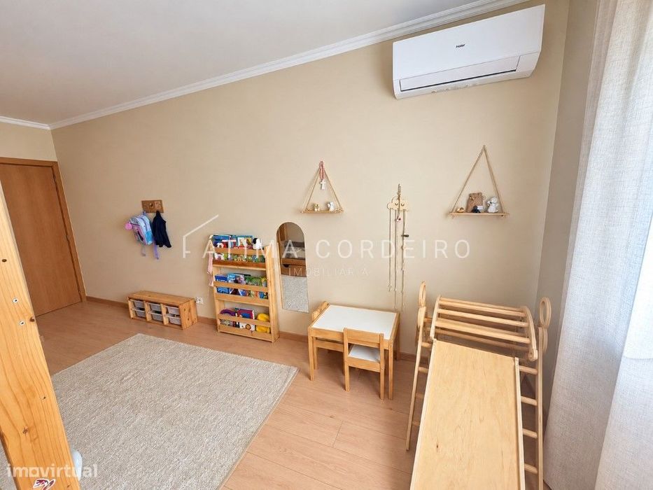 Excelente Apartamento T2 remodelado com parqueamento em ótima local...