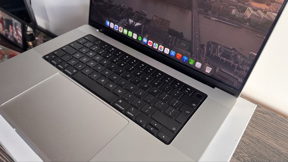 Macbook Pro 16 cali M1 Pro