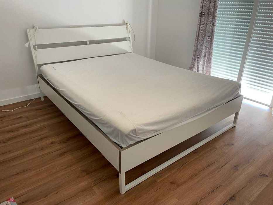 Cama de casal com colchão