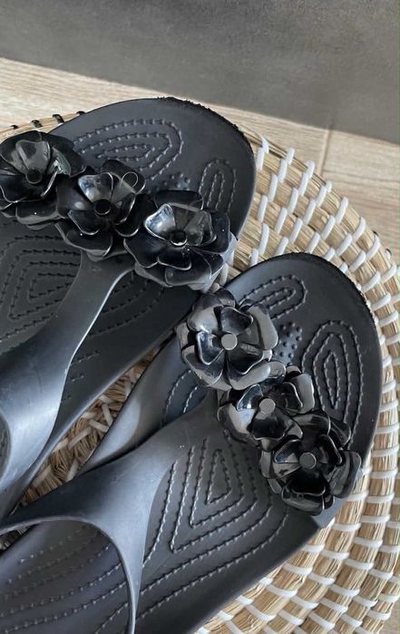 Crocs sandały Serena Embellish Black W9 39/40