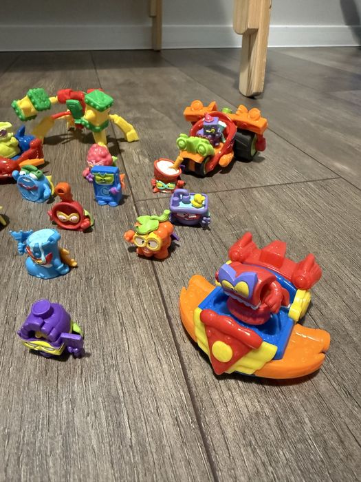 Zestaw figurek i pojazdów Super Zings