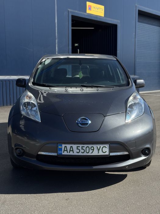 Аренда / прокат / оренда Nissan Leaf