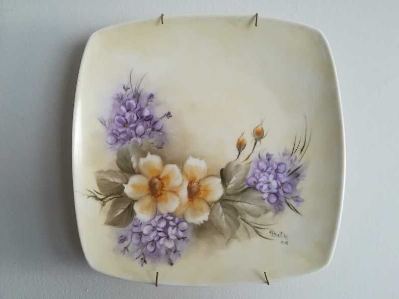 Hand-painted porcelain plates.428625429592156164