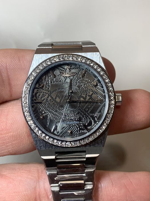 Новий годинник Vivienne Westwood