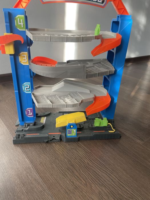 Іграшковий гараж для машинок Klein Hot Wheels чотириповерховий