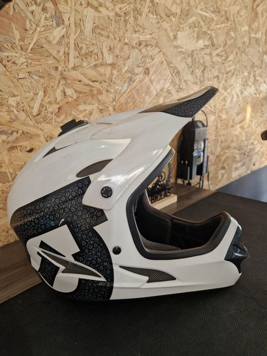 Capacete sixsixone