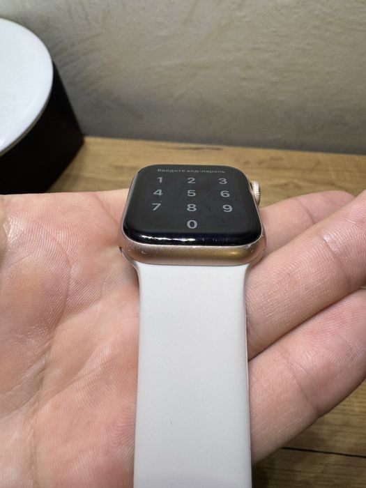 Apple Watch 5 40 mm акб 97% гарний  стан