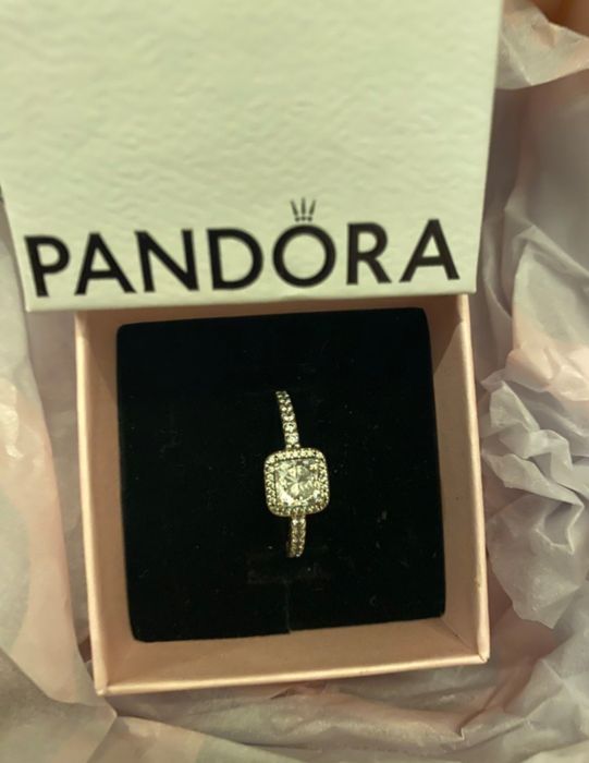 Pierścionek Pandora 
Ag 925/1000
Nie używany 
Oryginalne opakowanie