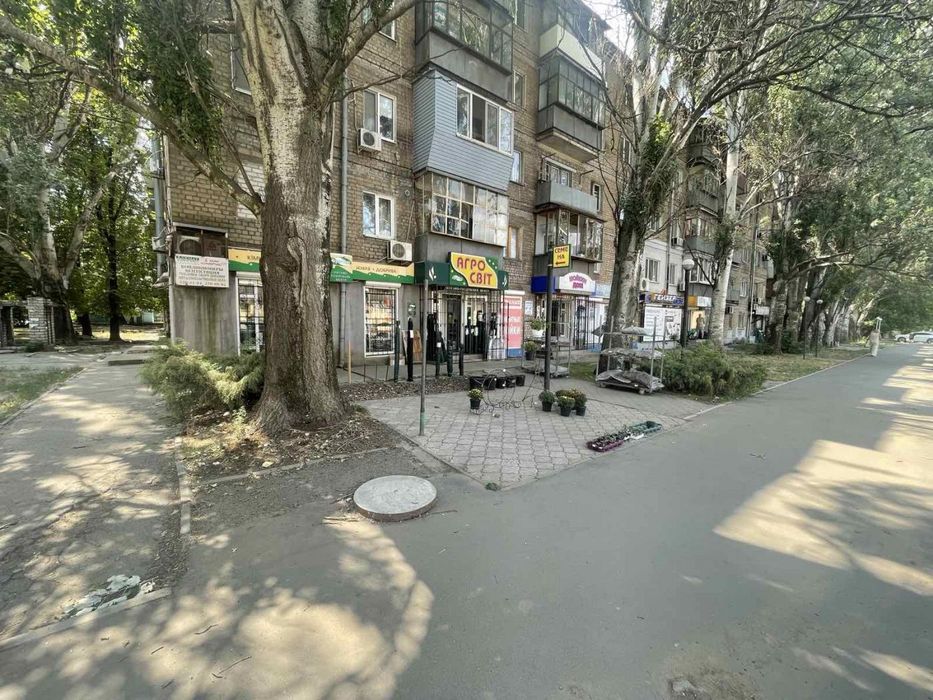 Готовий бізнес, фасадна локація: 45,7 м² на вул. Фанатській