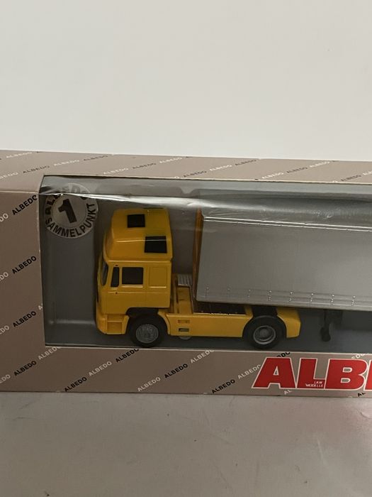 Camião miniatura MAN escala H0 novo