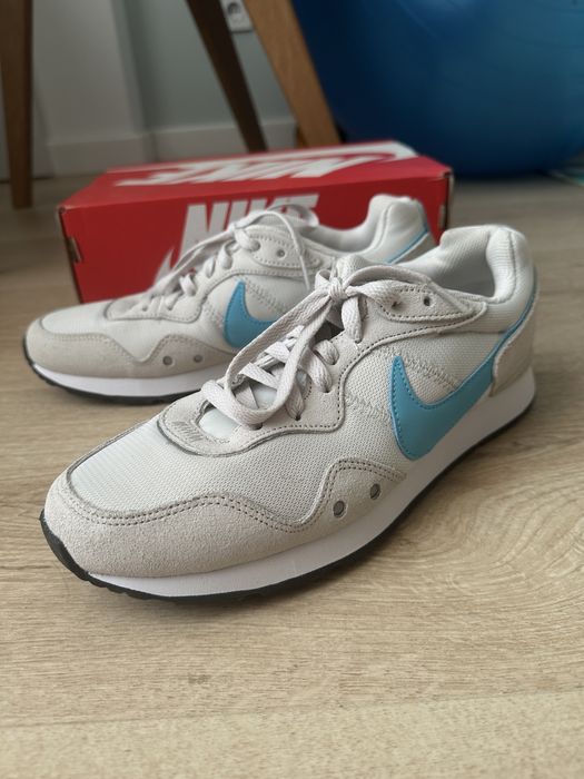 Кросівки Nike Venture Runner 41 розмір