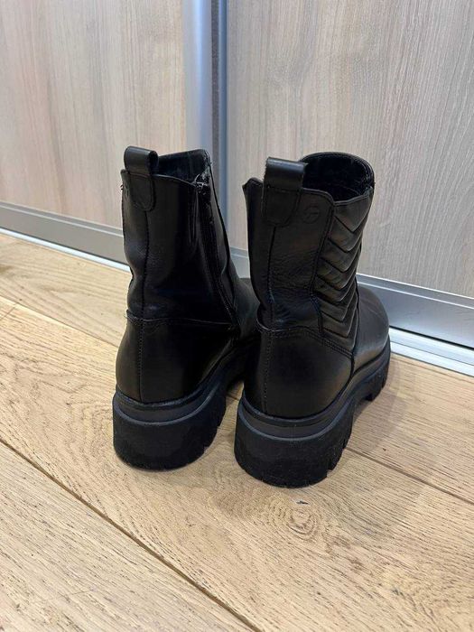 Жіночі черевики на платформі