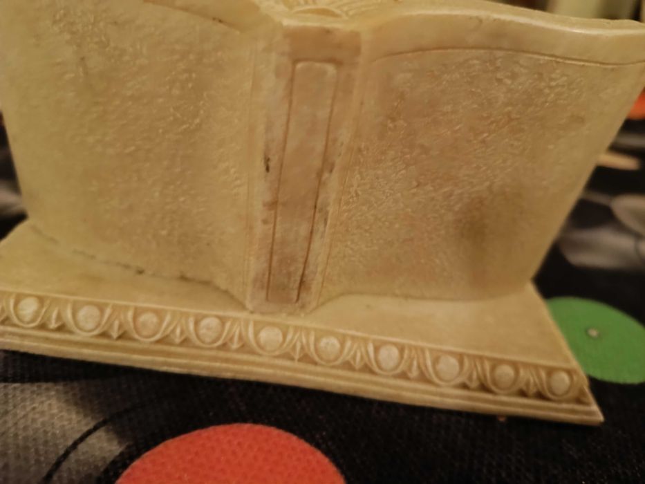 Peça em marfinite sobre a última ceia