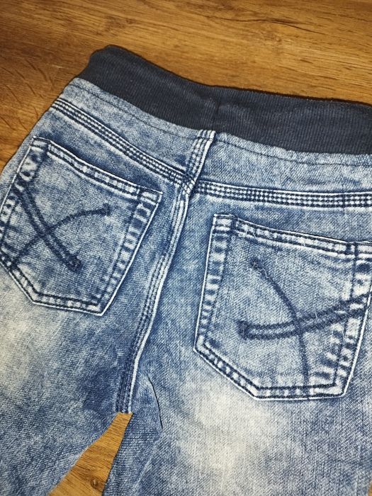 Krótkie spodenki 3/4 dla chłopca jeansowe R.98/104