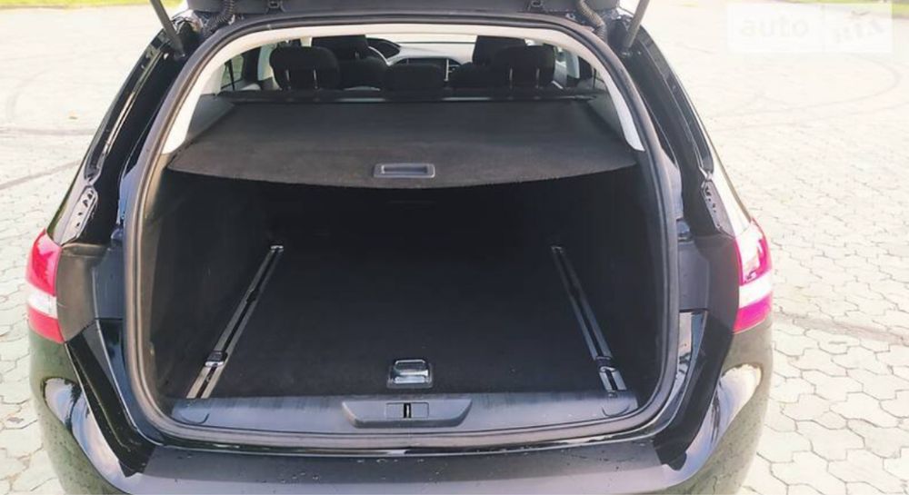 Peugeot 308 SW Blue HDI (люксова версія), 2015 року.