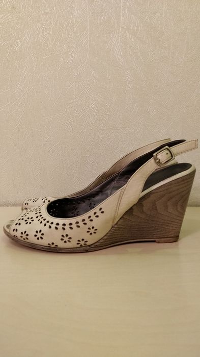 Босоножки на танкетке, 39-й размер